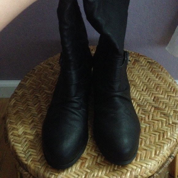 Black Boot - Picture 2 of 4