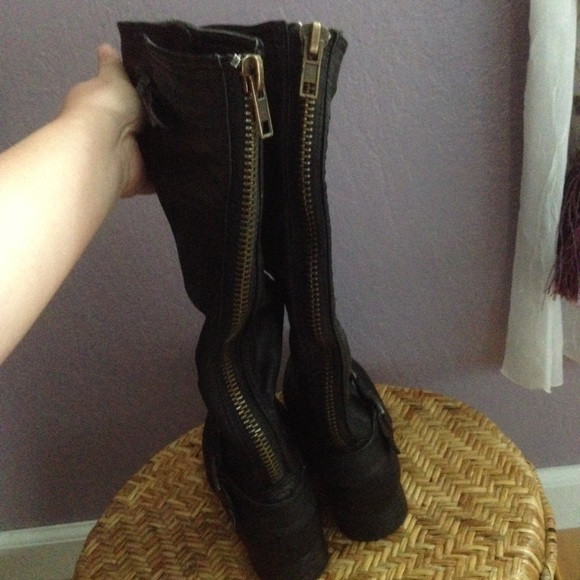 Black Boot - Picture 3 of 4