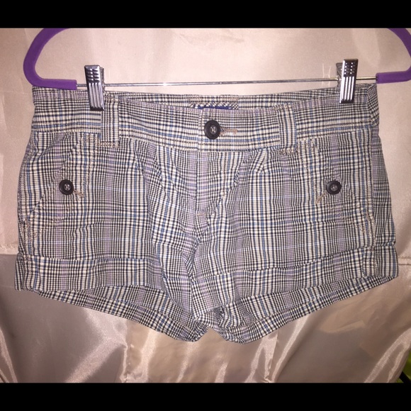 American Eagle. Casual fit plaid shorts.