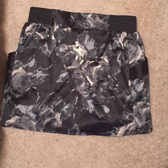 Mini skirt size medium - Picture 2 of 3