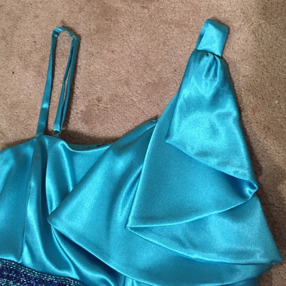 Dress - Picture 2 of 4