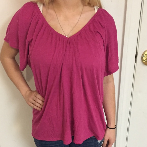 American eagle flowy v neck