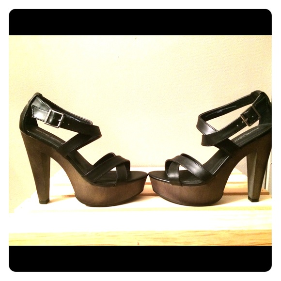 Great pair of chunky & strappy heels.