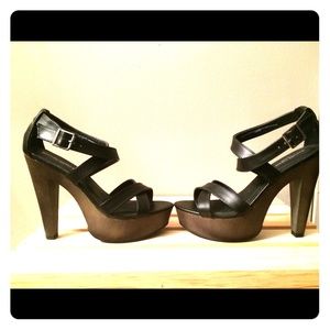 Great pair of chunky & strappy heels.