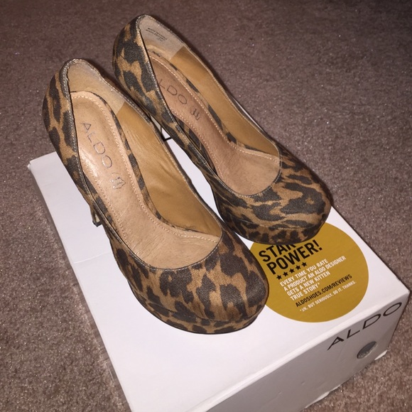 Like new, barely worn printed Aldo pumps!