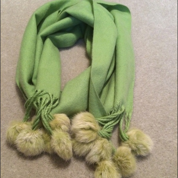 Solsex Green Scarf with Rabbit Fur Fringe - Picture 1 of 2