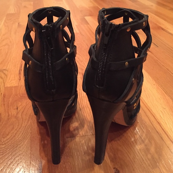 New Dolce Vita Caged Gold Stud black Sandals - Picture 4 of 4
