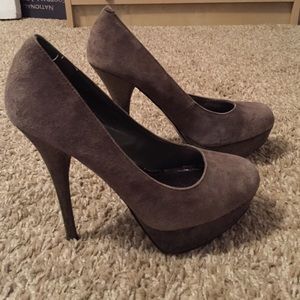 Steve Madden grey suede pumps