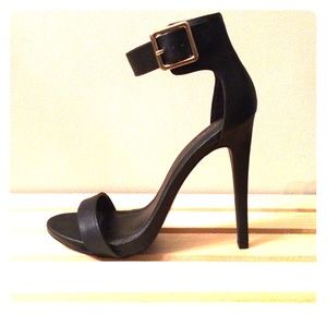 Gorgeous & classic pumps