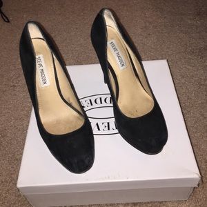 Steve Madden suede pumps