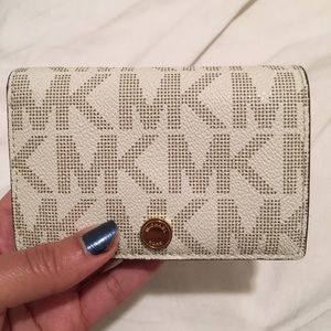 💯 Authentic Michael Kors Wallet