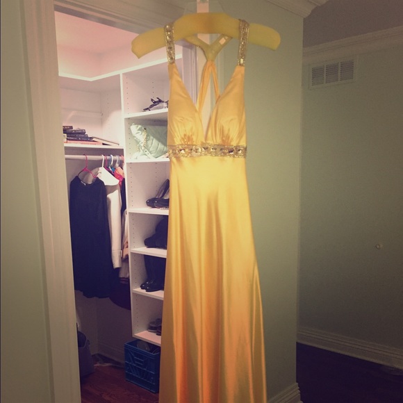 Beautiful yellow prom dress - Picture 1 of 4