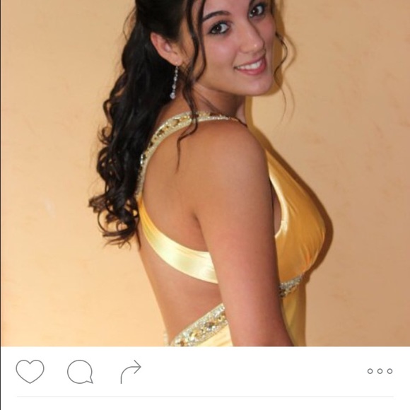 Beautiful yellow prom dress - Picture 4 of 4