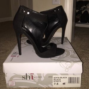 Sofia Black heels •• Shii