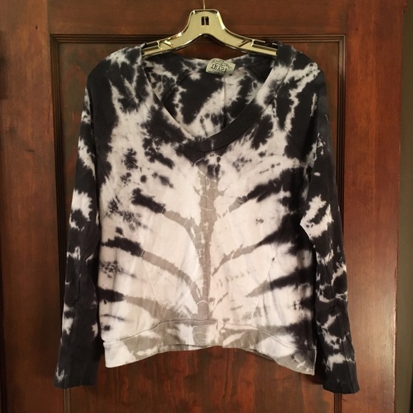 Tryst by Matthew V-Neck Cotton Tie Dye Pullover