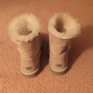 Tan Ugg Boots Kids Size 3. Barely worn.