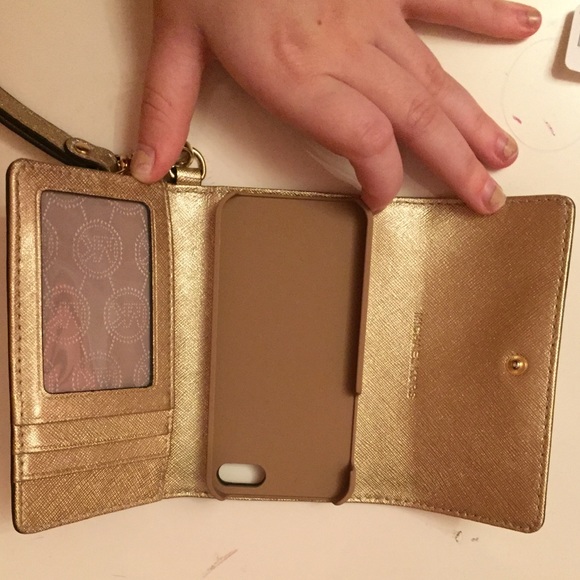 Perfect Condition Michael Kors Wristlet!!! - Picture 2 of 4