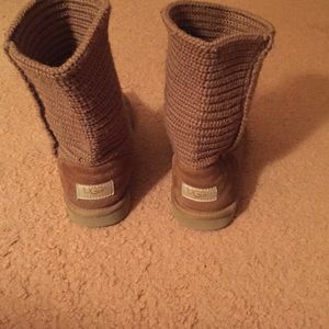 Chestnut color Ugg Boots kids size 3. Gently worn.
