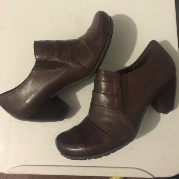 Brown booties - Picture 2 of 3