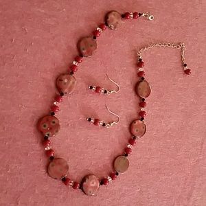 Necklace and earring set