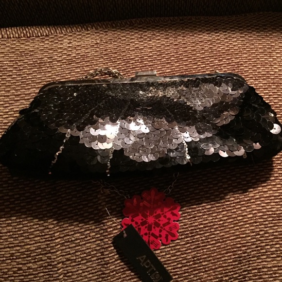 Sequined clutch