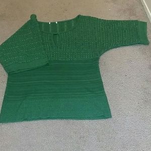 Form fitting, keyhole top