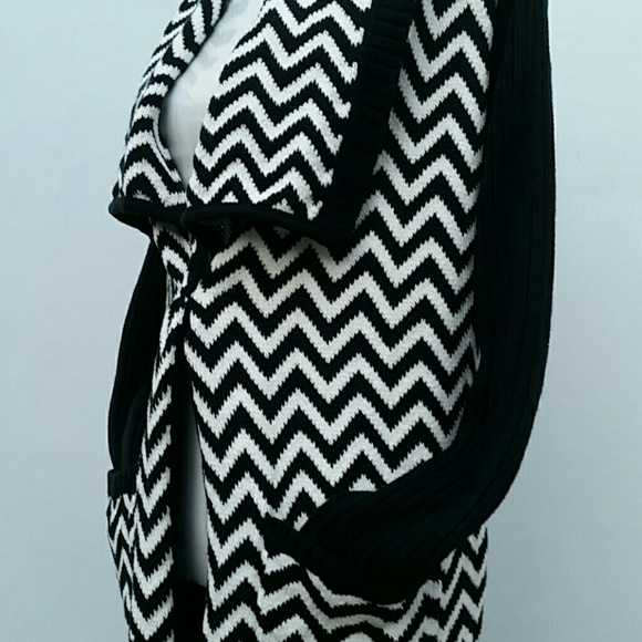 Chevron Striped Sweater - Picture 3 of 4
