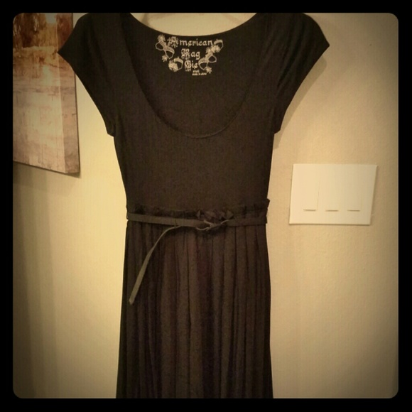 A black american Rag Gie under the knees dress