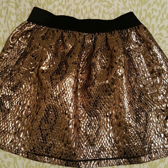 SOLD. Victoria Secret skirt! Gold metallic. - Picture 2 of 4