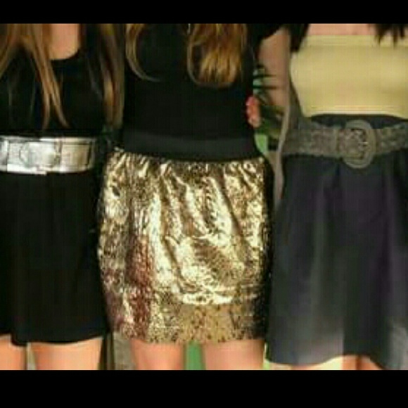 SOLD. Victoria Secret skirt! Gold metallic. - Picture 4 of 4