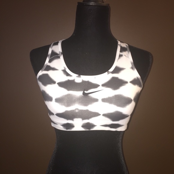 black and white nike pro sports bra