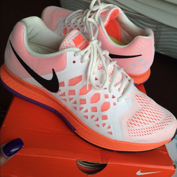 Nike shoes - Picture 1 of 3