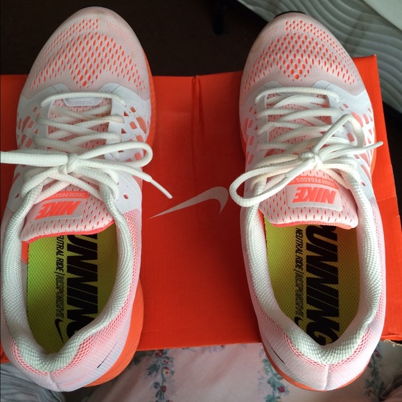 Nike shoes - Picture 2 of 3