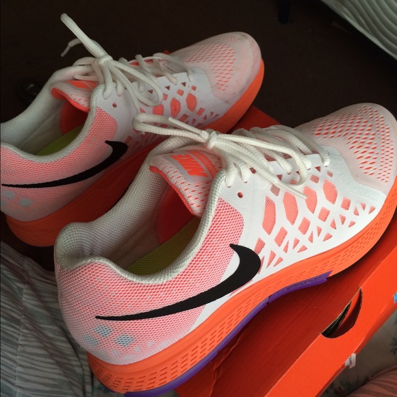 Nike shoes - Picture 3 of 3