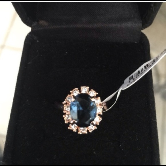 Beautiful Australian crystal ring.