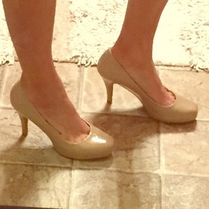 Nude Pumps