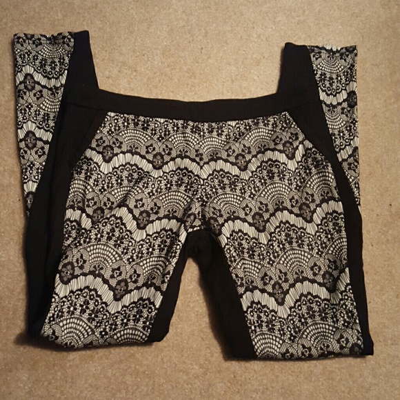 Black and white printed lace pants nwot