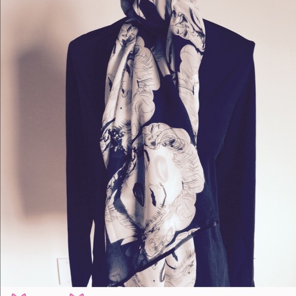 Marilyn Monroe Scarf NWOT