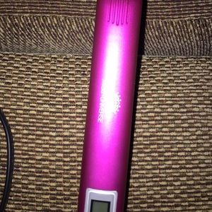 Miss Universe Chi flat irons