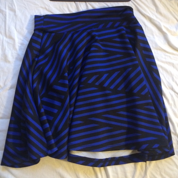Flowy black and blue striped skirt