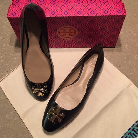 ✨New Tory Burch Black Raleigh Flats! - Picture 3 of 4