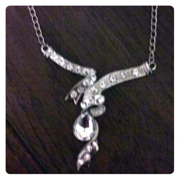 Costume jewerly...diamond necklace