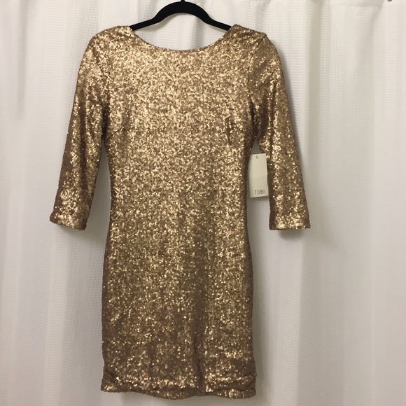 3/4 length sleeve backless sequined dress. Formfit