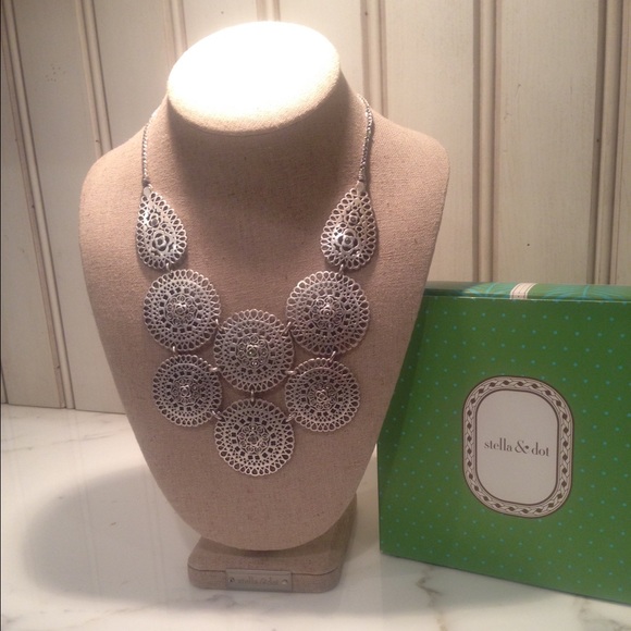 stella&dot Medina Bib Necklace 🌟🌟sample sale🌟🌟 - Picture 1 of 2