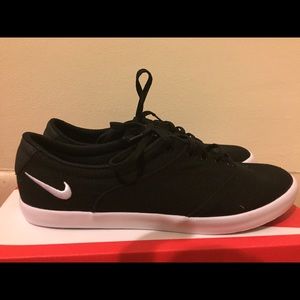 Nike Mini Sneaker Canvas