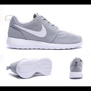 Womens Nike Roshe Run size 7