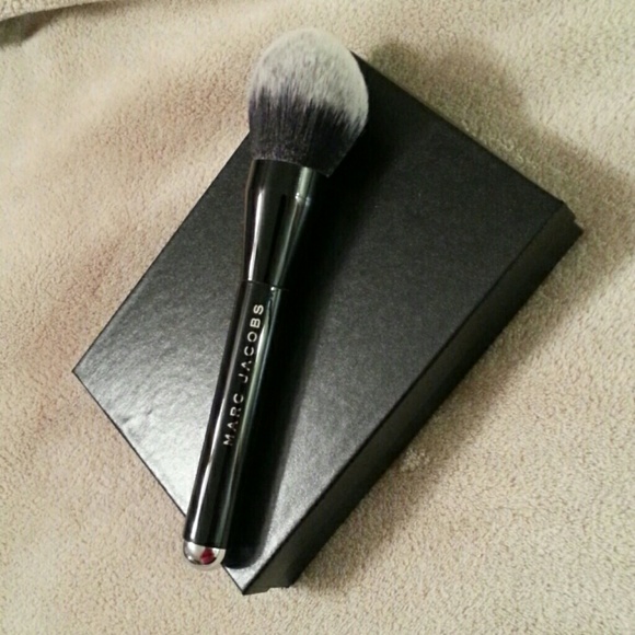 SOLD...Marc Jacobs The Bronze brush - Picture 2 of 3