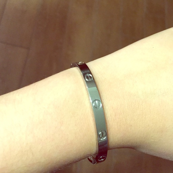 Silver clasp bracelet!
