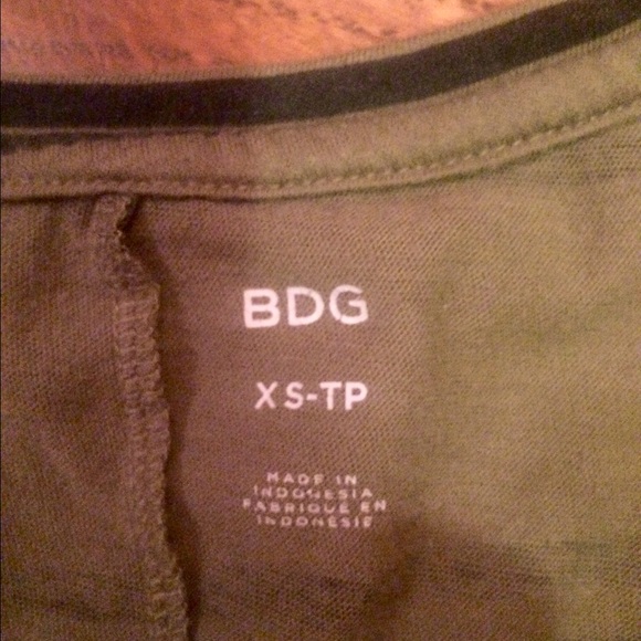 UO t-shirt - Picture 3 of 3