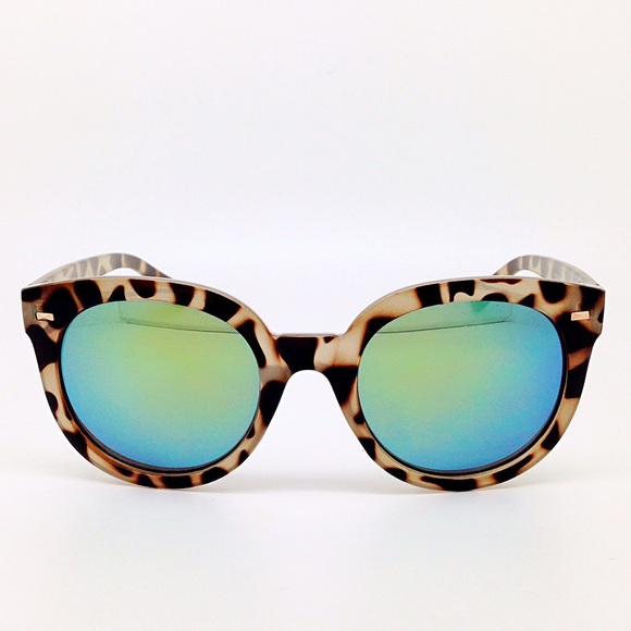 Urban Outfitters Accessories - 💋BOGO💋New Tortoise Oversized Round